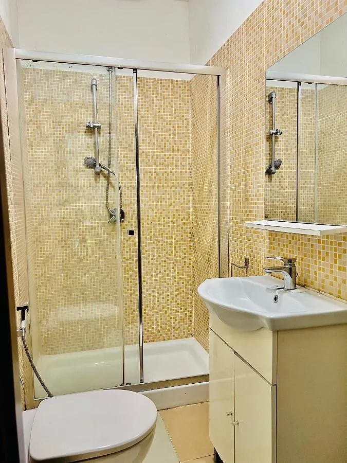 Roma Guest House 0*,